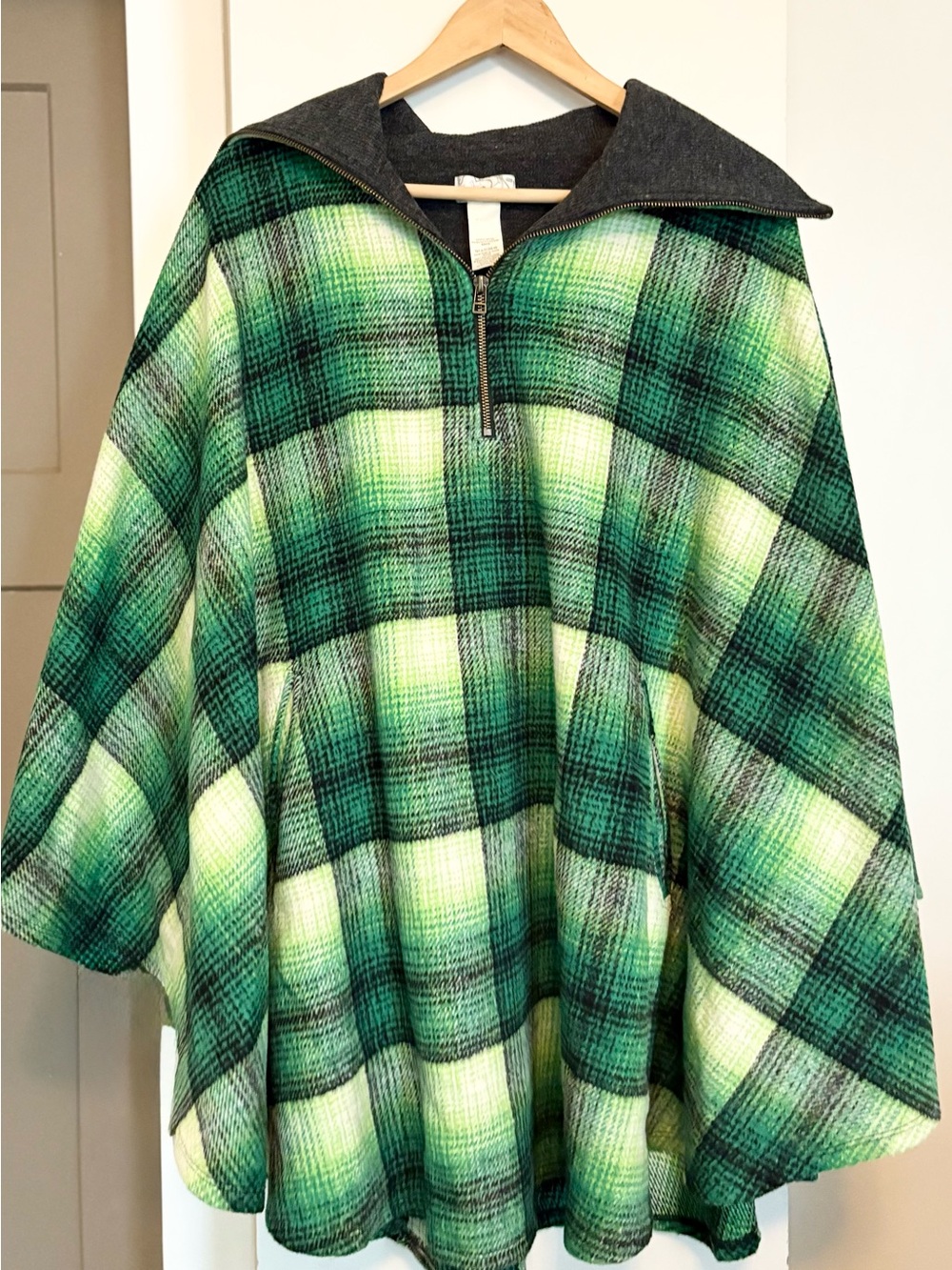 Women’s Free People Green Plaid Poncho